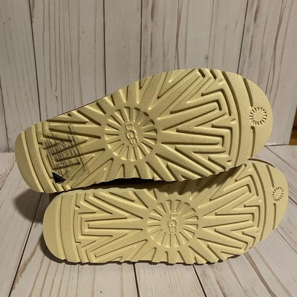 New Ugg Treadlite Boots StyleF27118H